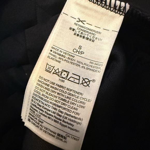 GAP Dark Quilted Jacket - Picture 4 of 4